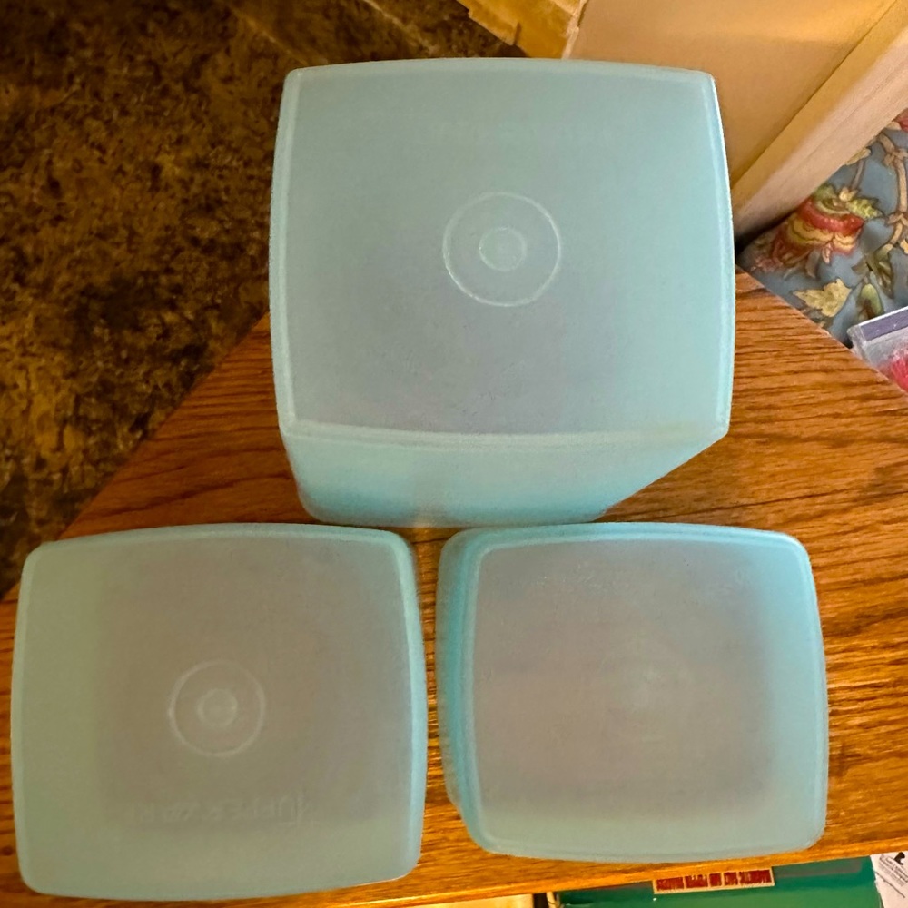 Vintage Tupperware set of 3 pastel square freezer containers - Picture 3 of 6